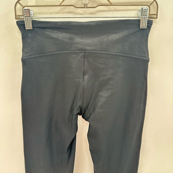 SPANX Faux black leather slimming contouring flattering woman ankle legging M - Picture 11 of 12